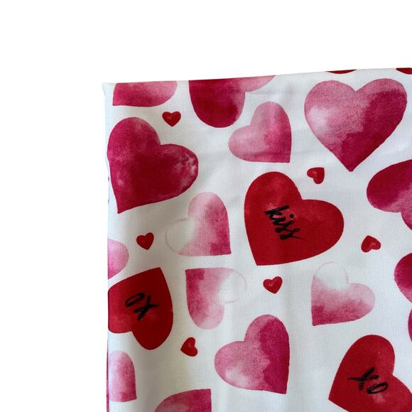 Cupcakes & Cashmere Valentine's Day Red & Pink Hearts Tablecloth 60x84 White NEW - Picture 5 of 11